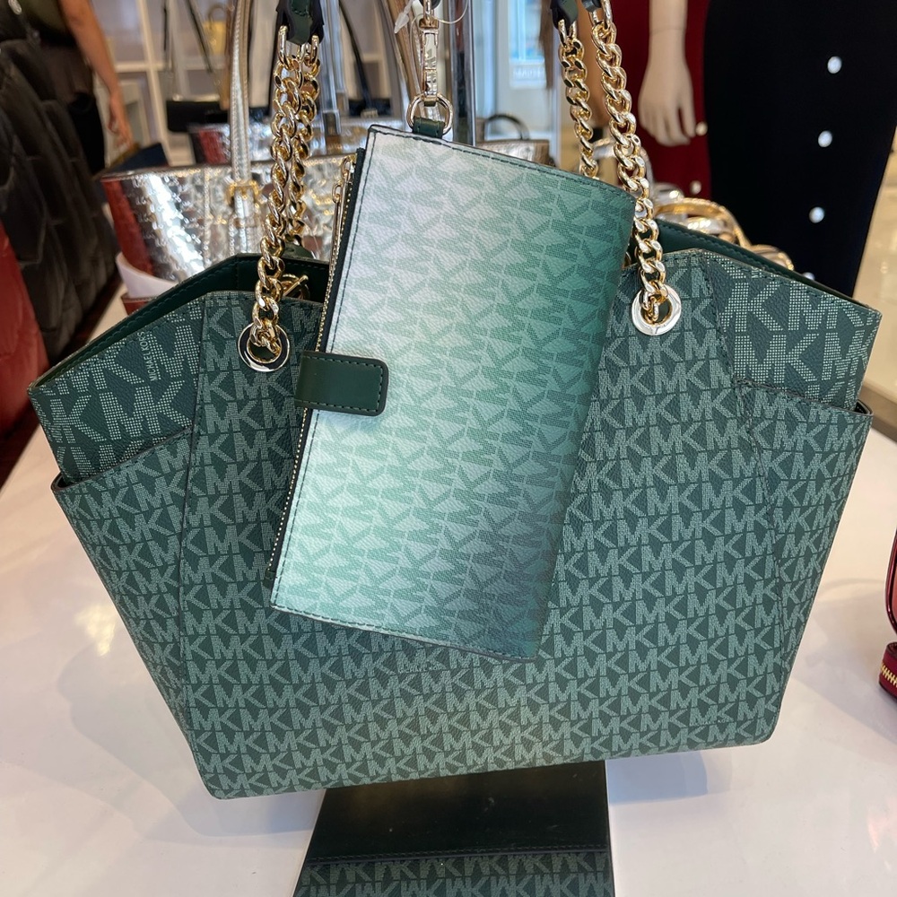 MICHAEL KORS JST Lg Chain Shoulder Tote & Double Zip Wristlet Wallet
Moss
NWT - Picture 5 of 16